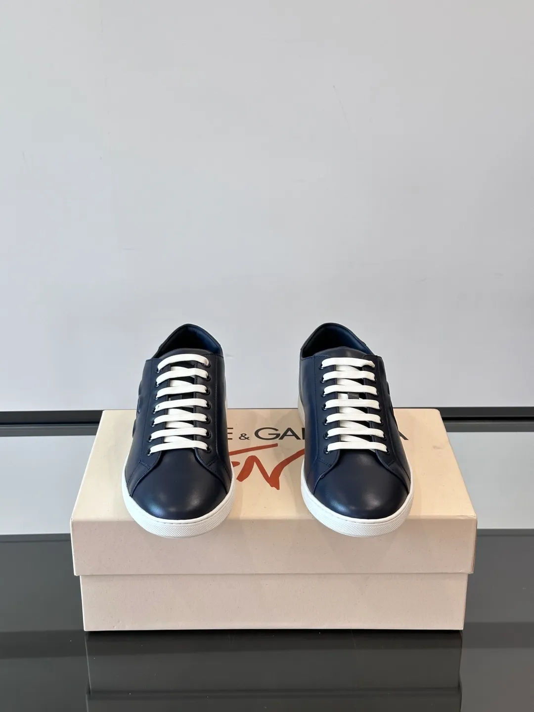 Men's shoes 💰p400 "DG" Dolce & Gabbana fashion casual shoes, high-end boutique men's casual sports shoes! Imported first layer cowhide. The contrasting color design attracts the eye, and the brand logo decoration on the tongue is exquisite and luxurious, super A level! Compared with the genuine product at the counter, the version is no worse at all! size: 38-44 (45 customized)